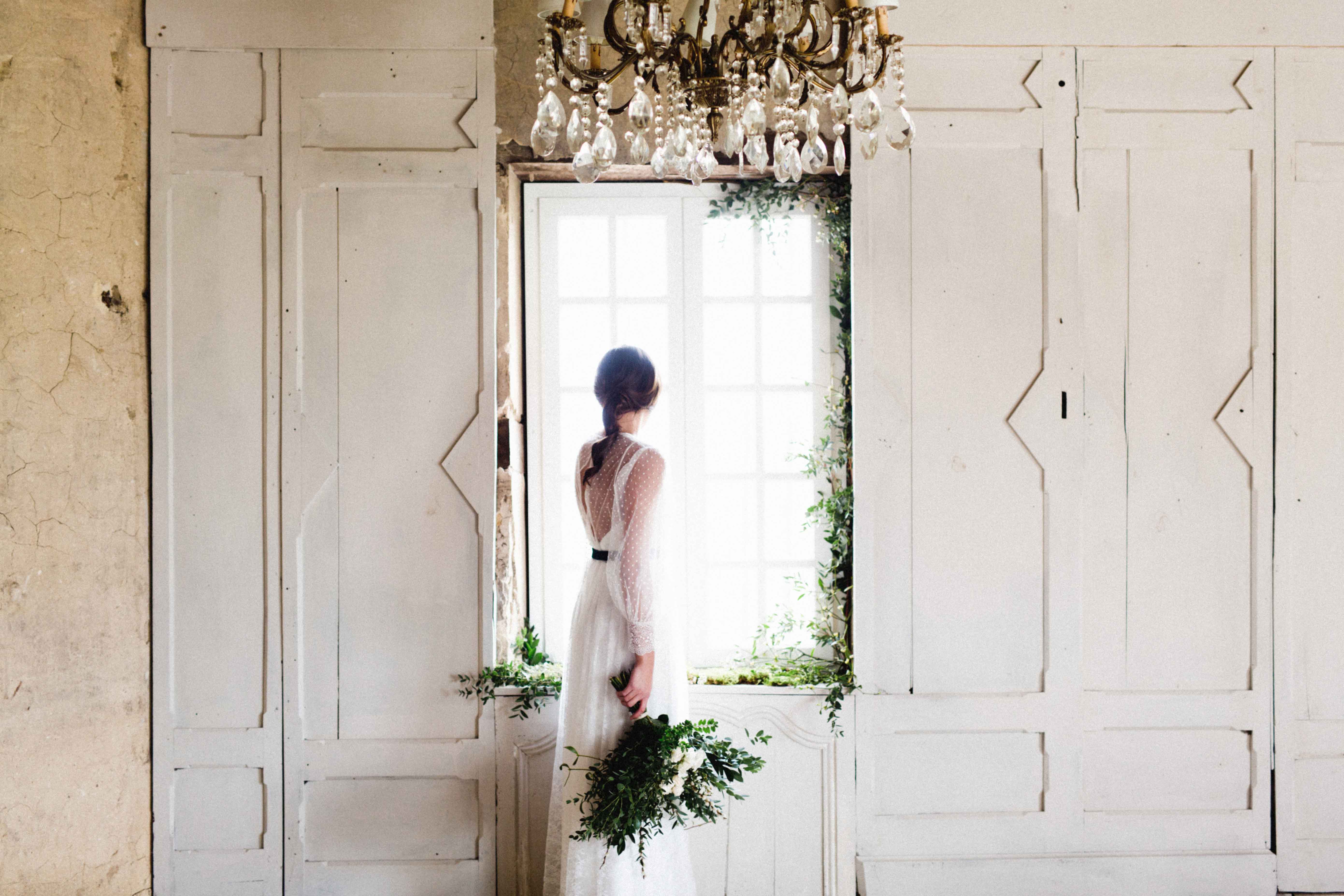 Editorial Chateau de Caumale con vestidos diseñados por Luis Alonso