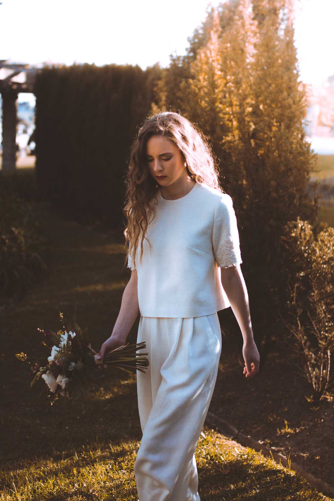 traje de novia con pantalón