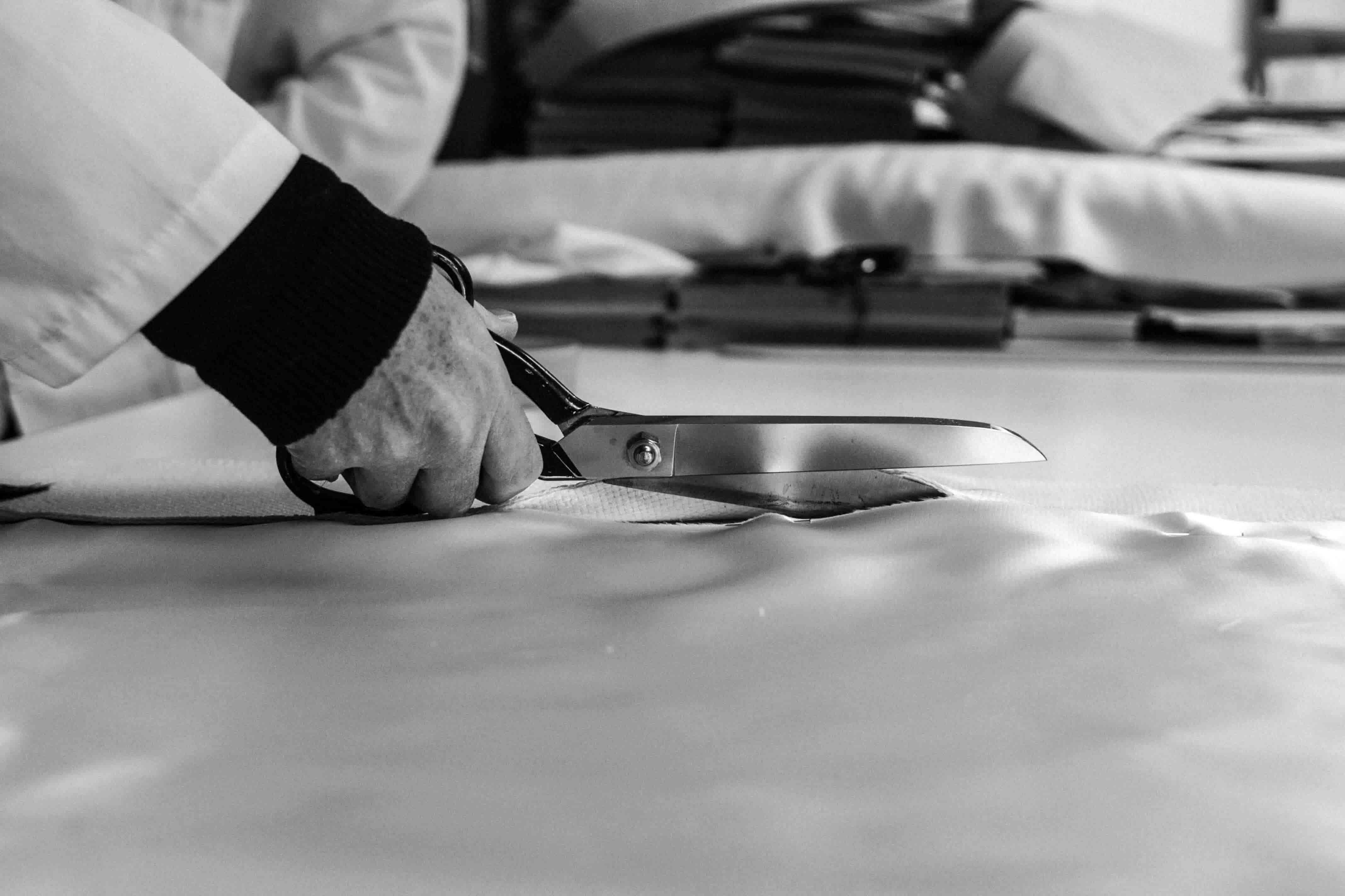 Luis Alonso en su atelier de Santander creando patrones para un vestido de novia