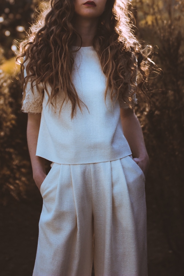 Diseño de traje de novia con pantalón