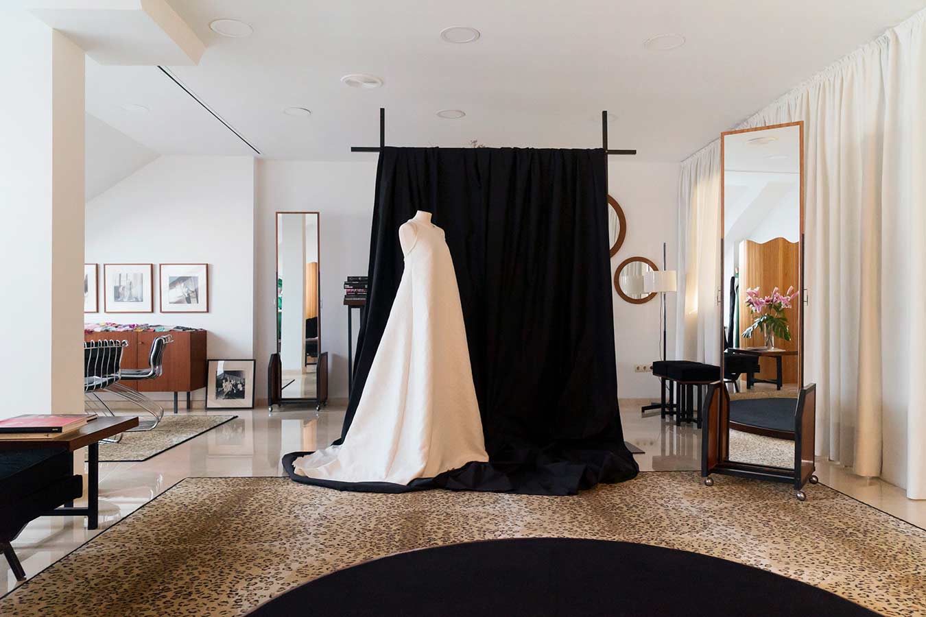El atelier de Luis Alonso. Vestido a medida en Santander.